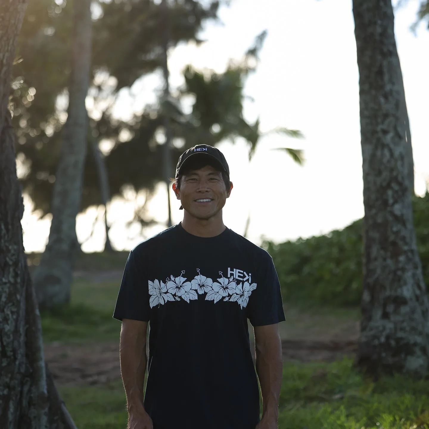 ALOHA FRIDAY TEE IN MIDNIGHT NAVY