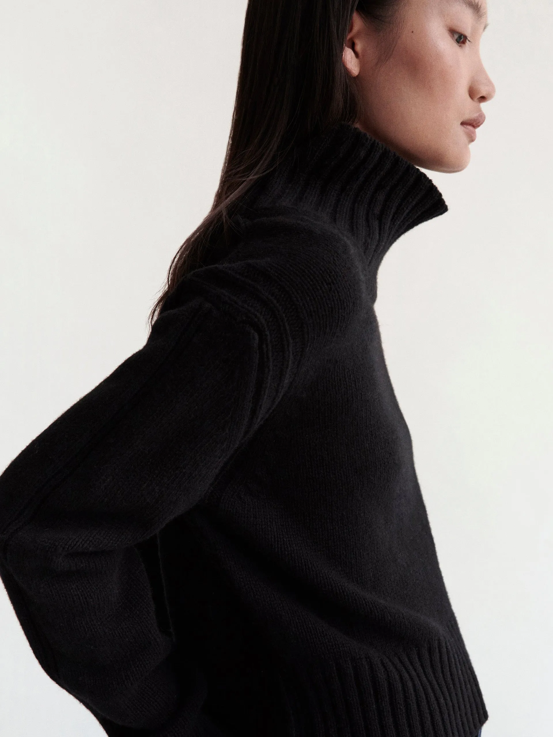Black Fintra Lambswool crop high neck