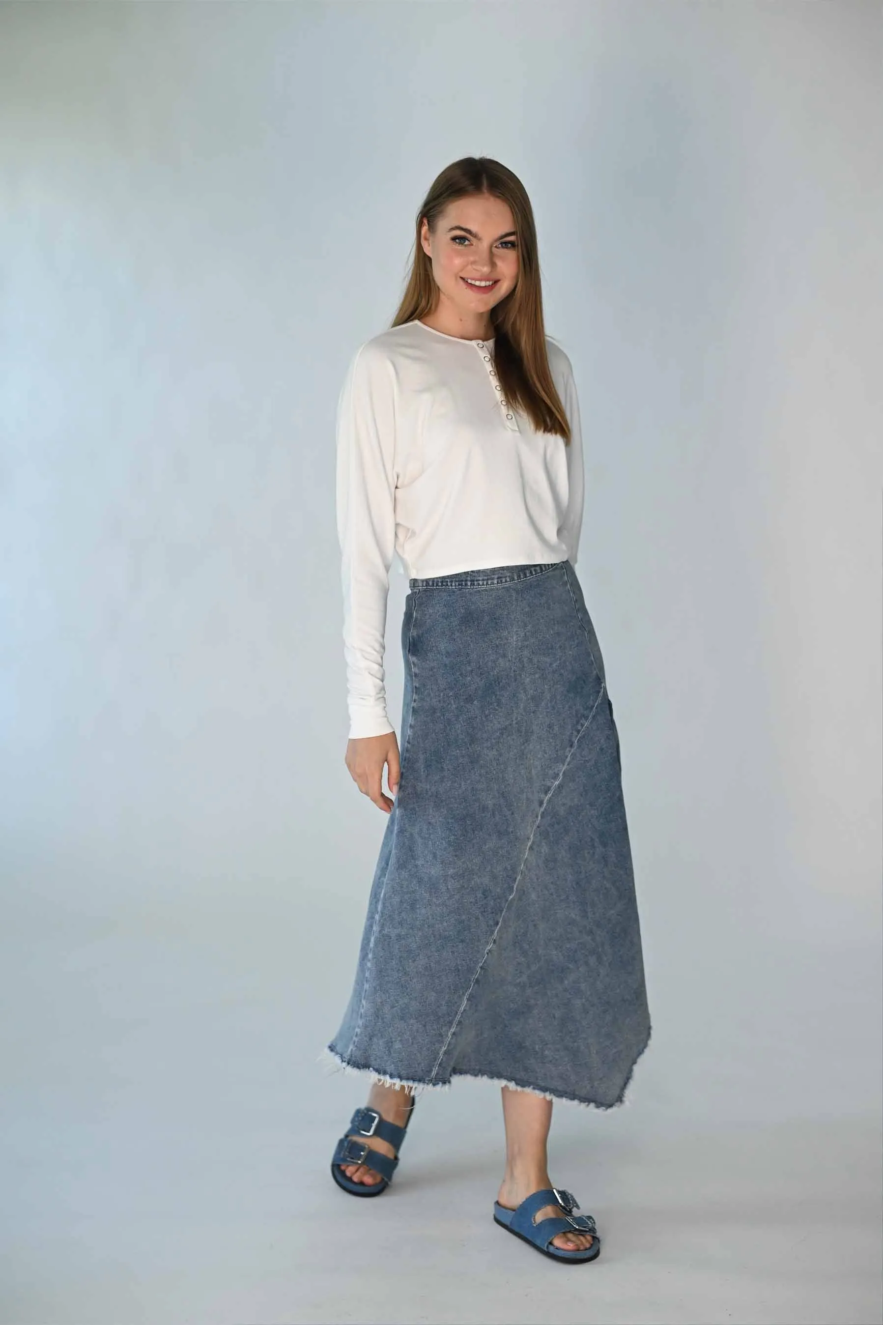 Monn White Cropped Henley Dolman M413W