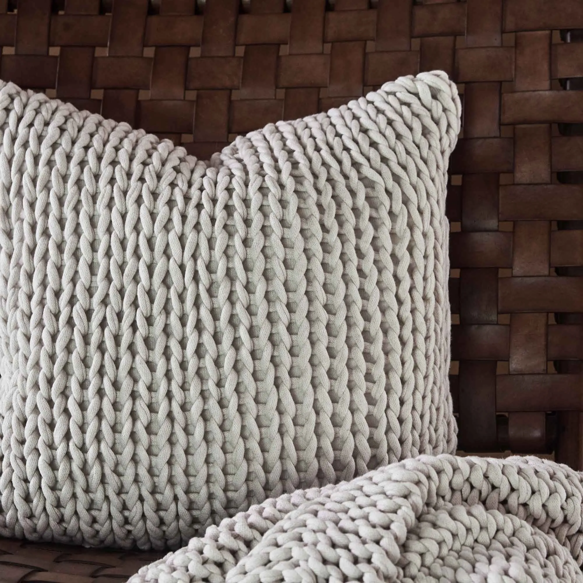 Neiva Cushion Cover [Off-White melange]
