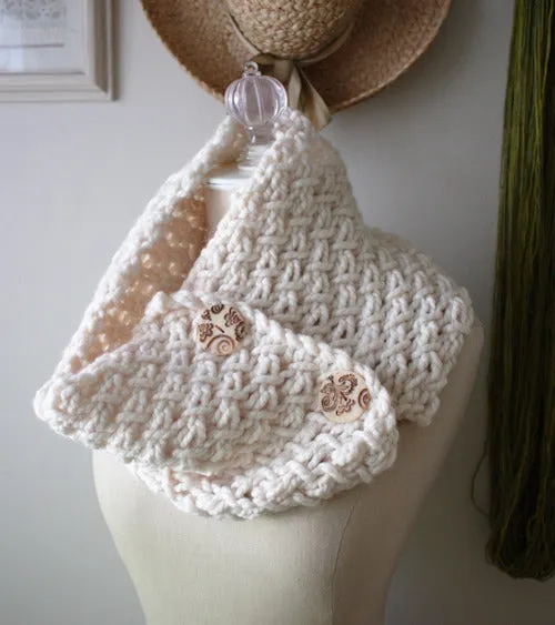 Phydeaux Twist Cowl Knitting Pattern