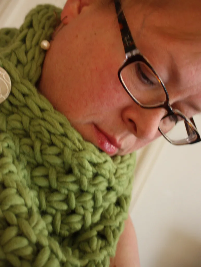 Phydeaux Twist Cowl Knitting Pattern