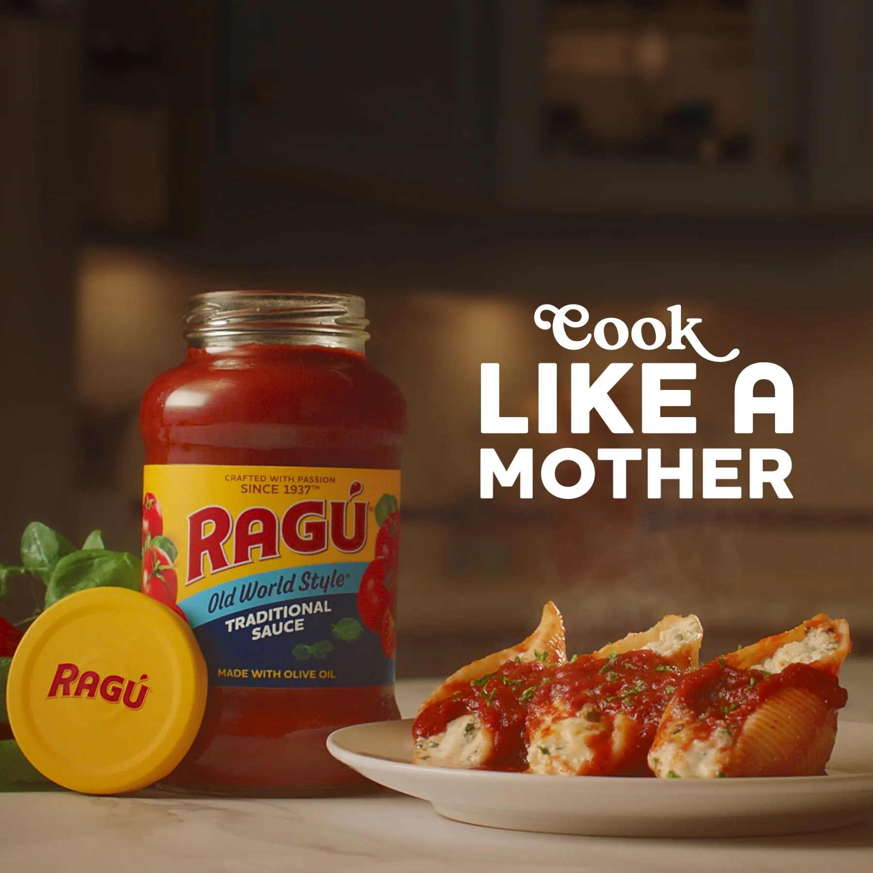 Ragu Chunky Traditional Pasta Sauce with Diced Tomatoes and Basil, 24 oz