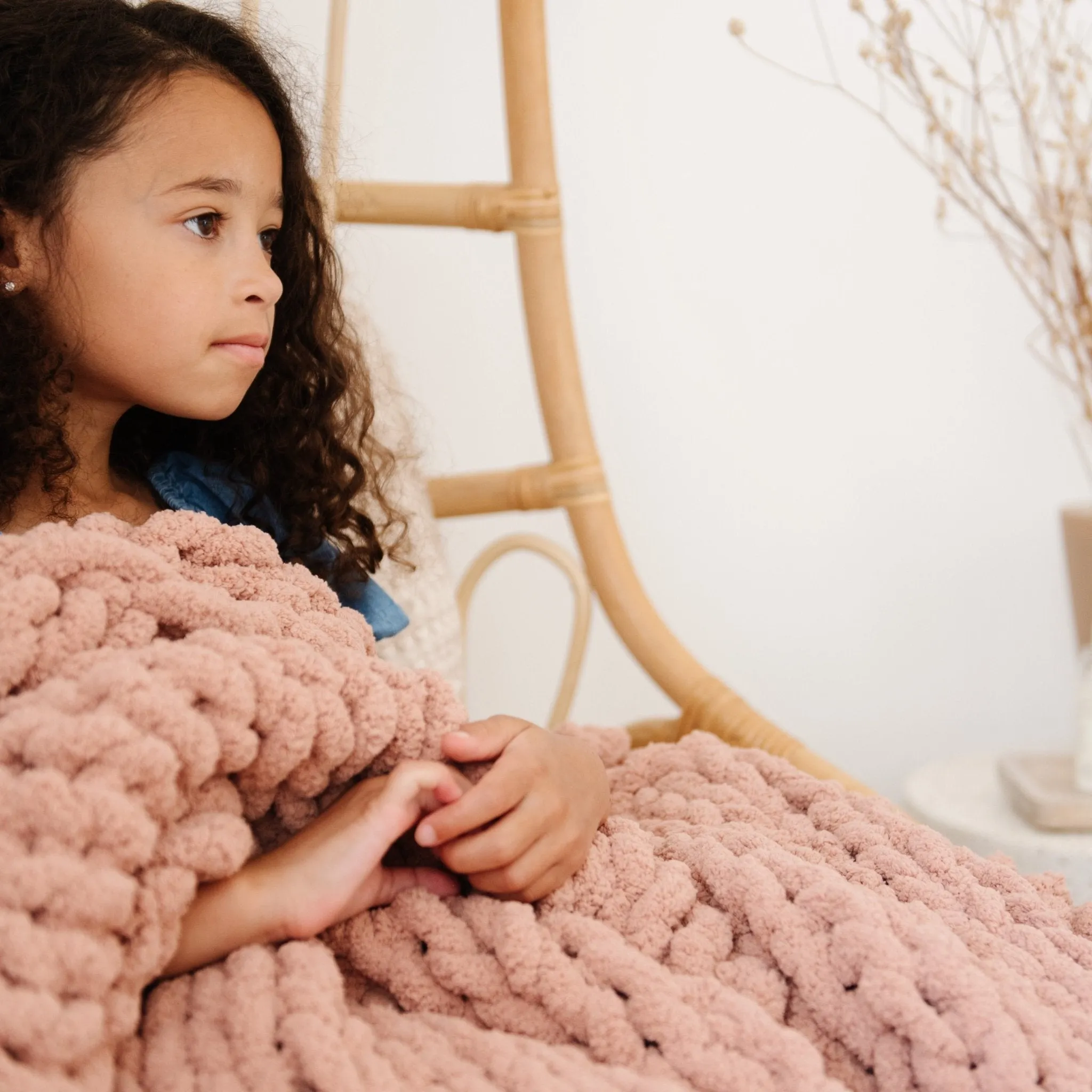 ROSY CHUNKY KNIT THROW BLANKET