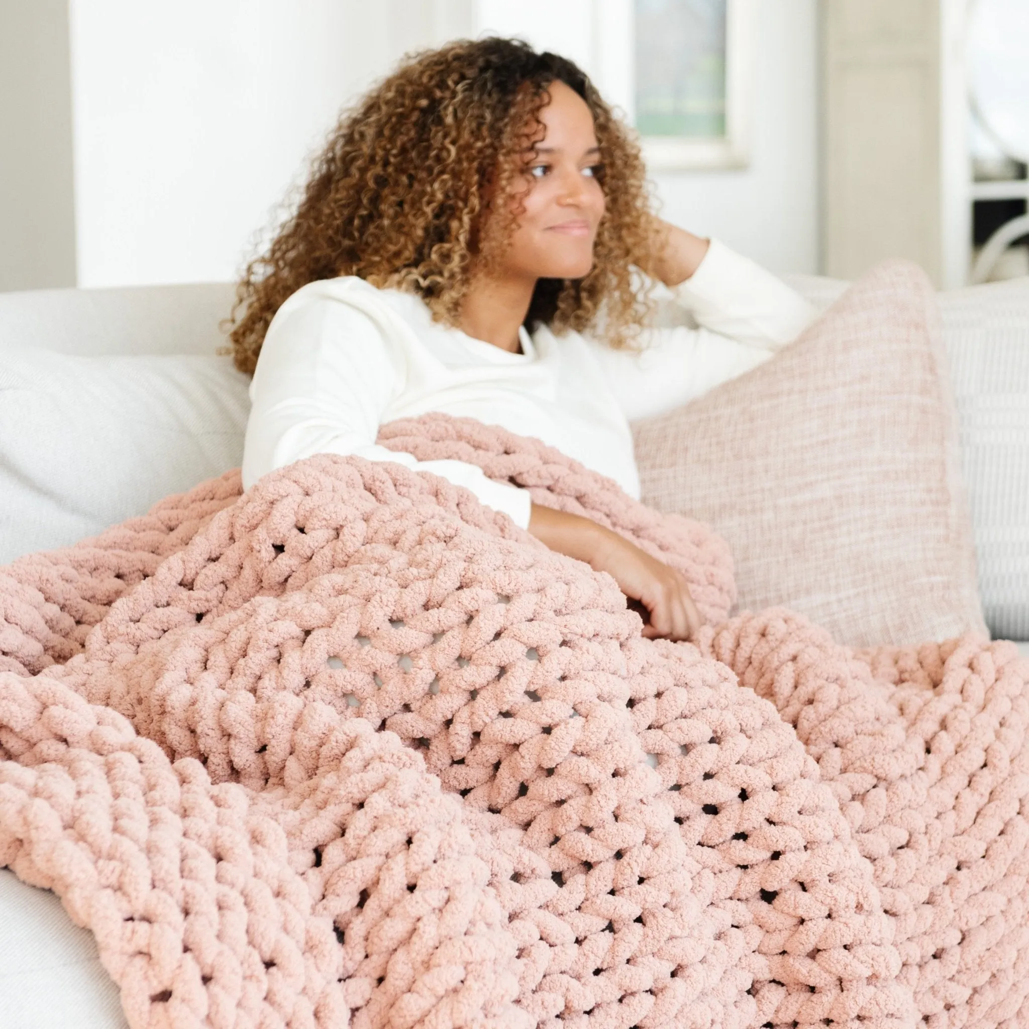 ROSY CHUNKY KNIT THROW BLANKET