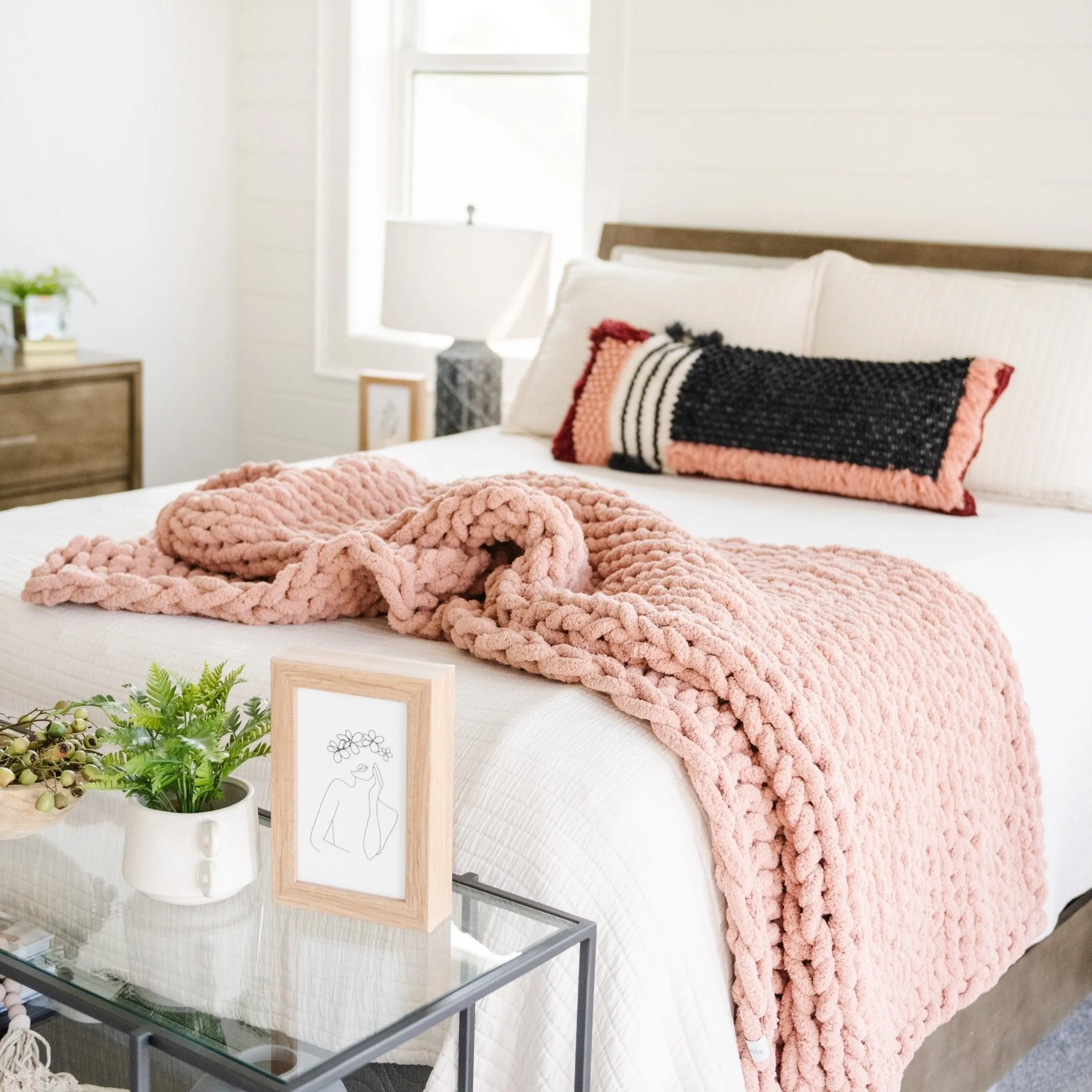 ROSY CHUNKY KNIT THROW BLANKET