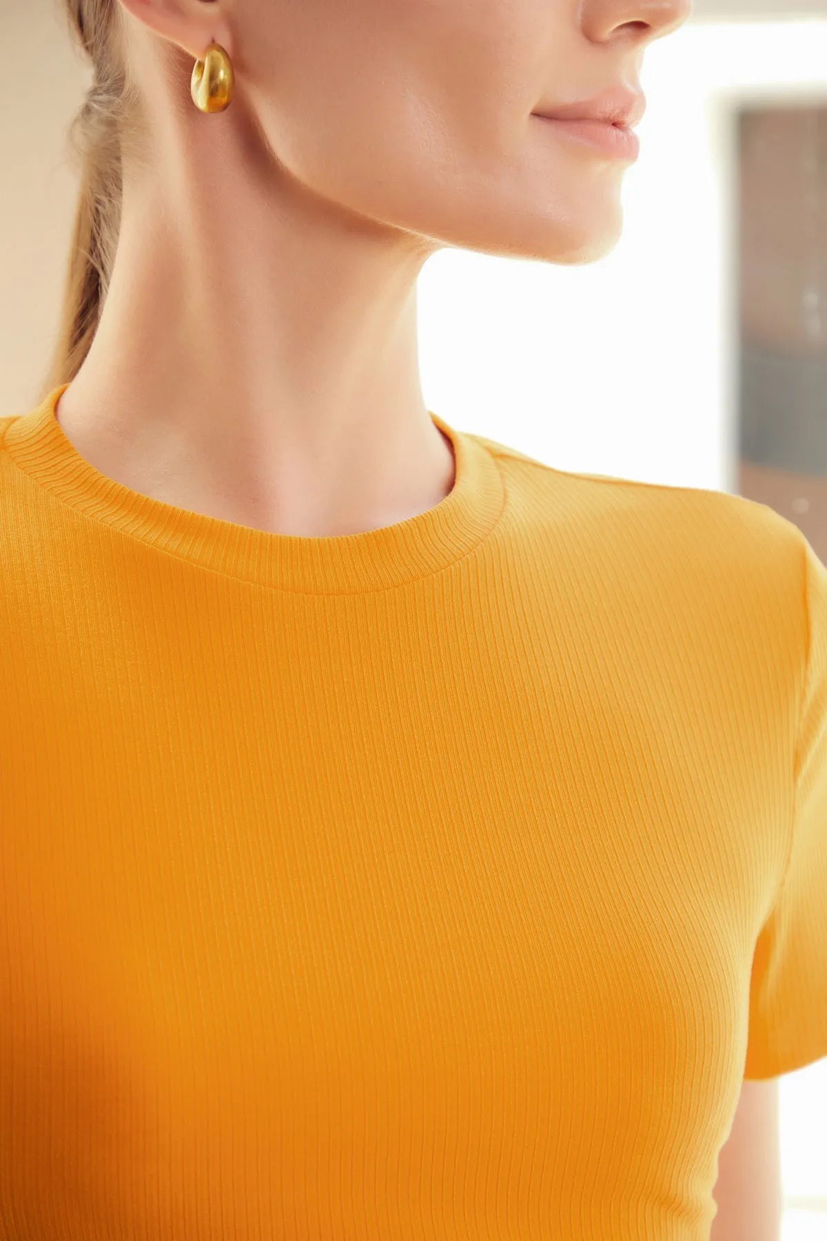 Women's Tie Open Back Crop Tee