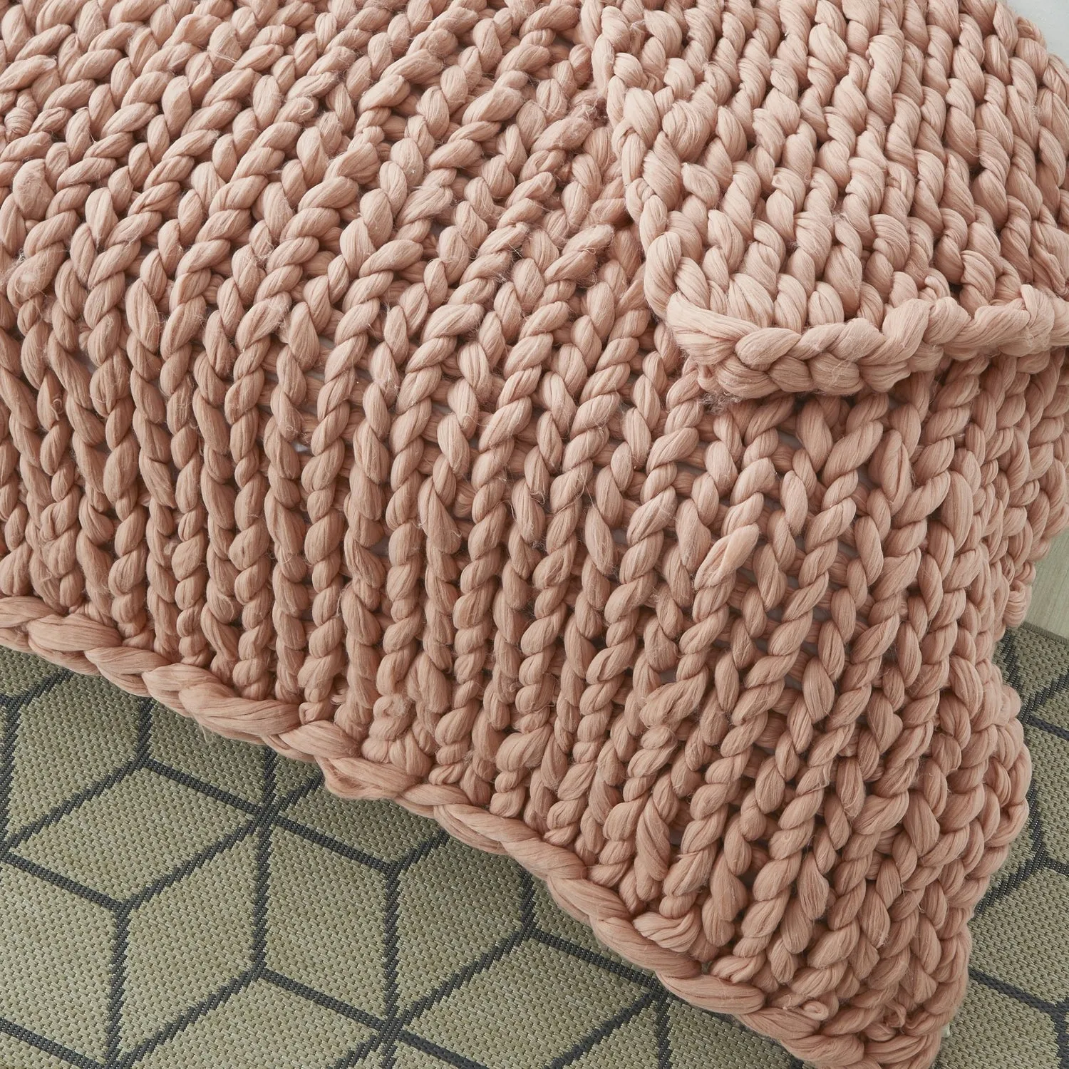 Yanis Chunky Knit Throw